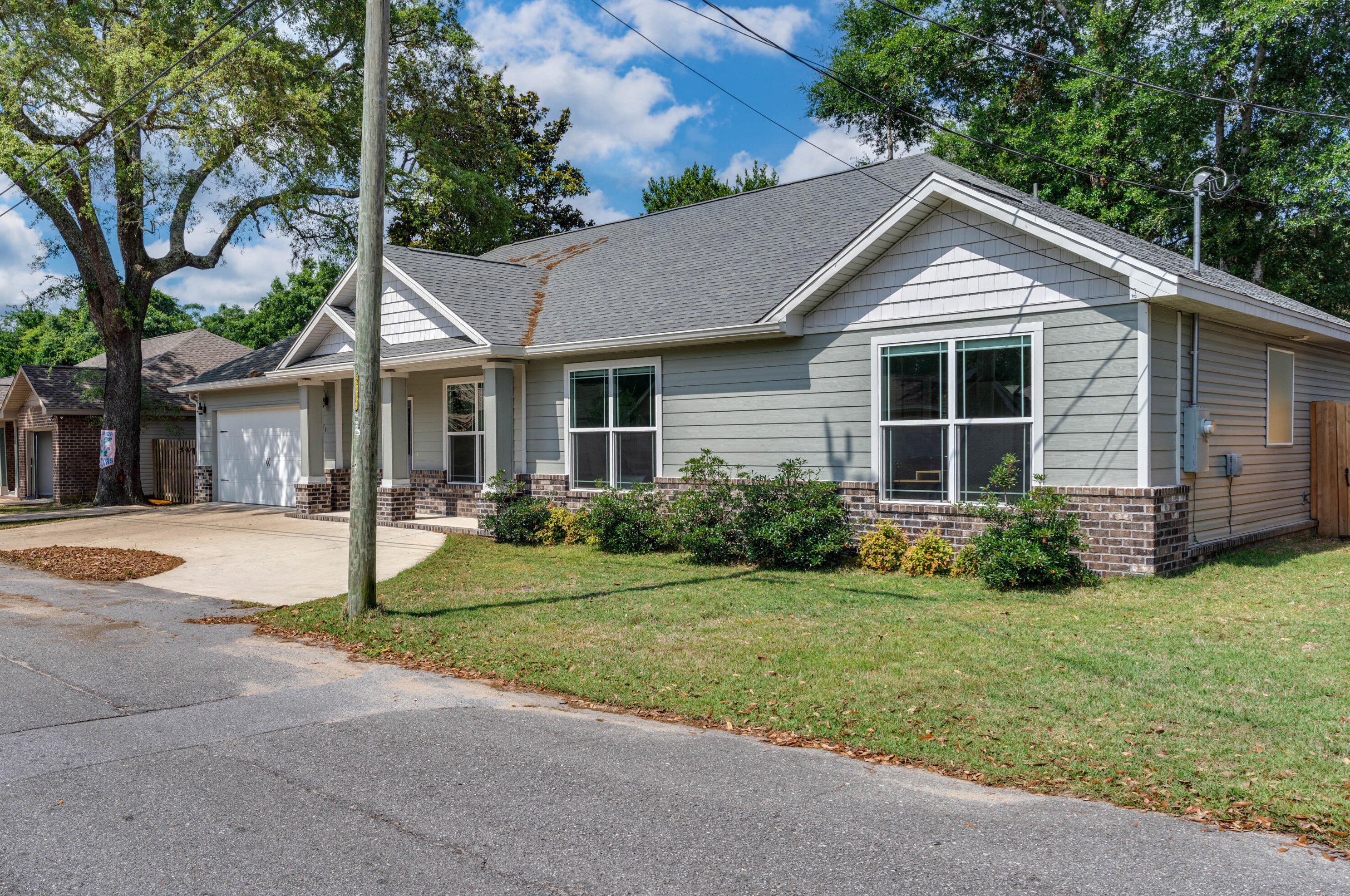 1311 Cedar Ave, Niceville FL  32578-3111 exterior