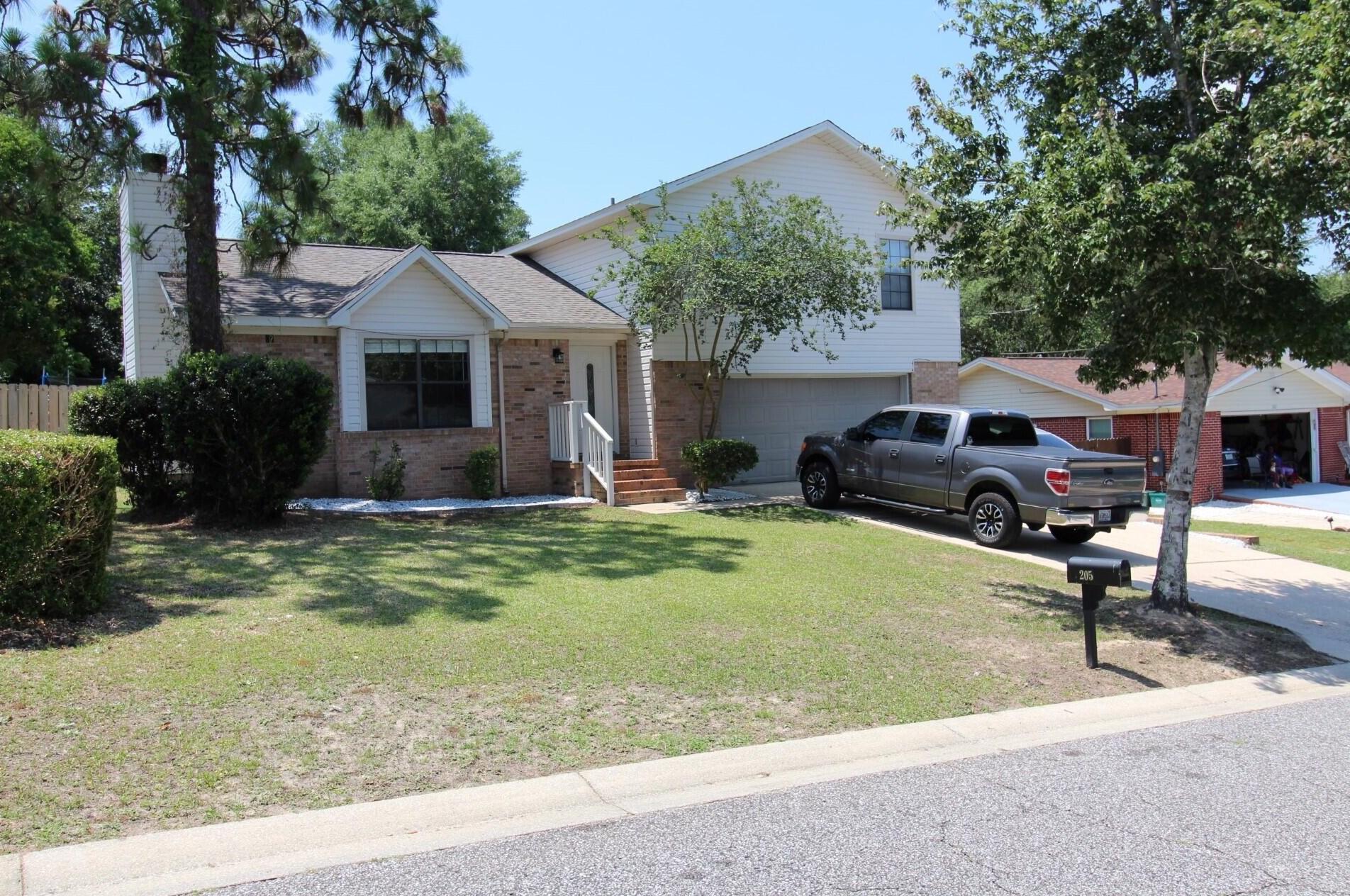 205 Southview Dr, Crestview FL  32536-5243 exterior