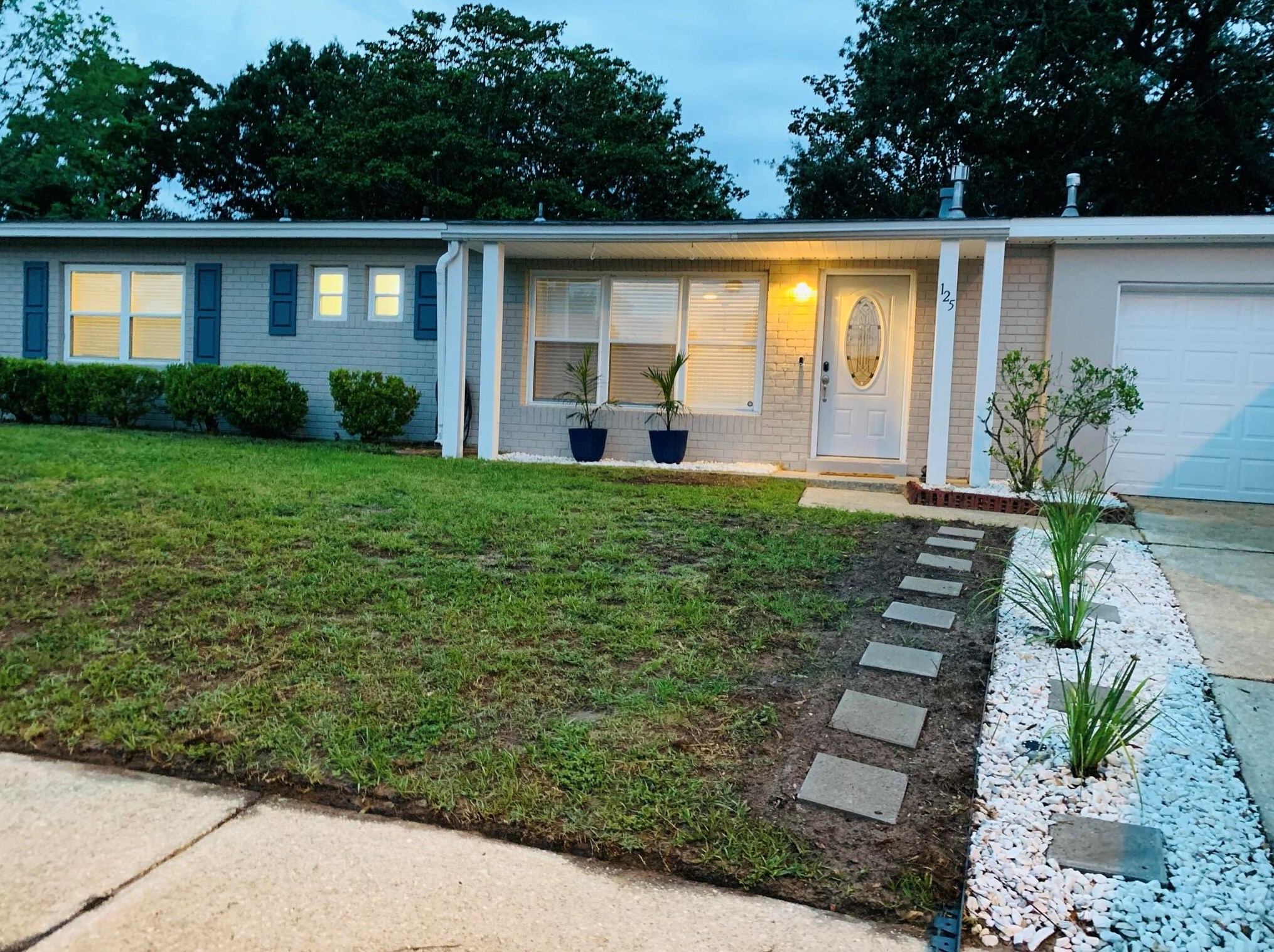 125 Terry Cir, Mary Esther FL  32569-1850 exterior