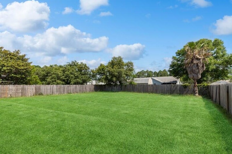 231 Michael Ave, Mary Esther FL  32569-1325 exterior