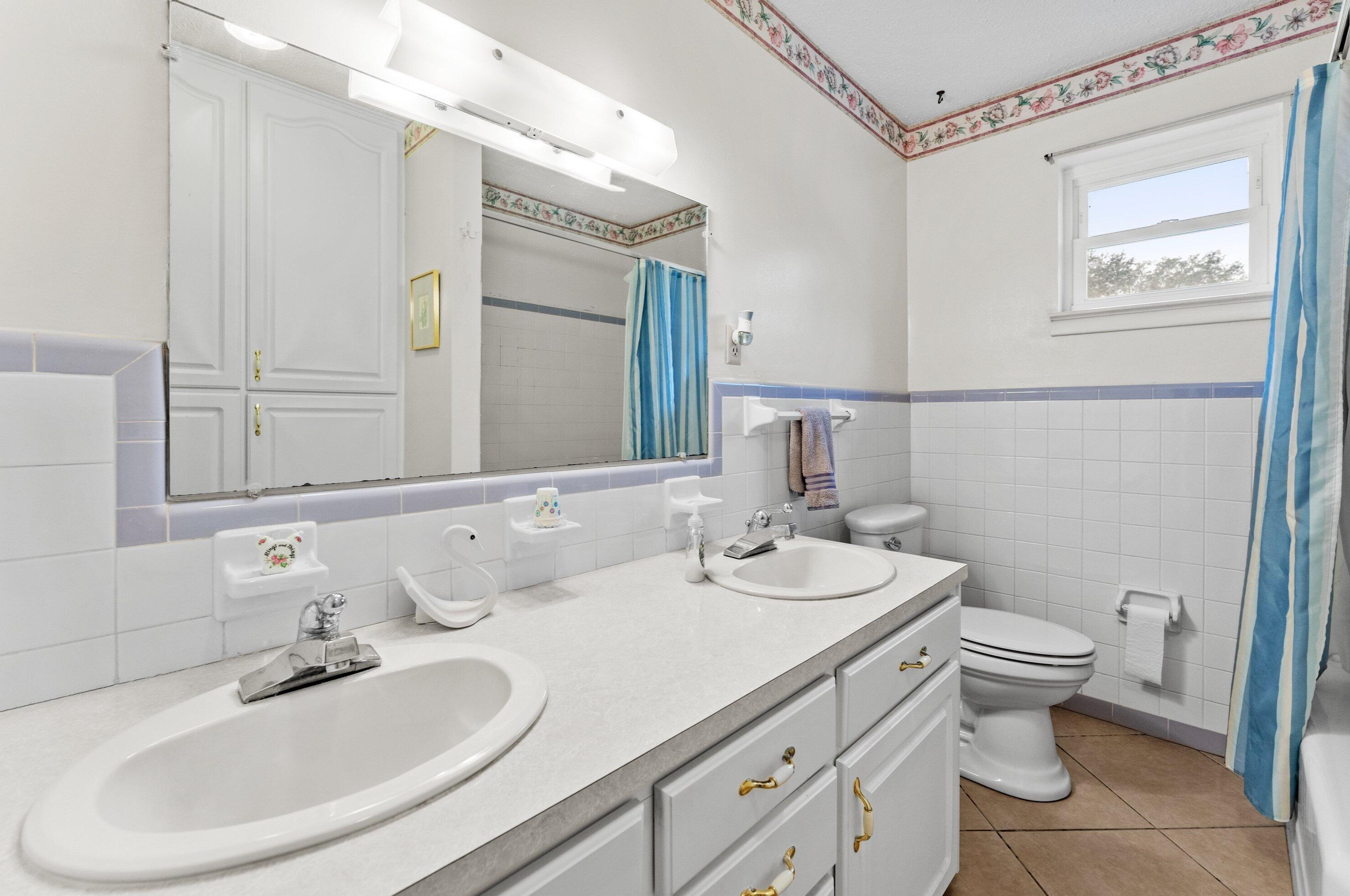 706 Burton Ave, Fort Walton Beach FL  32547-1724 exterior