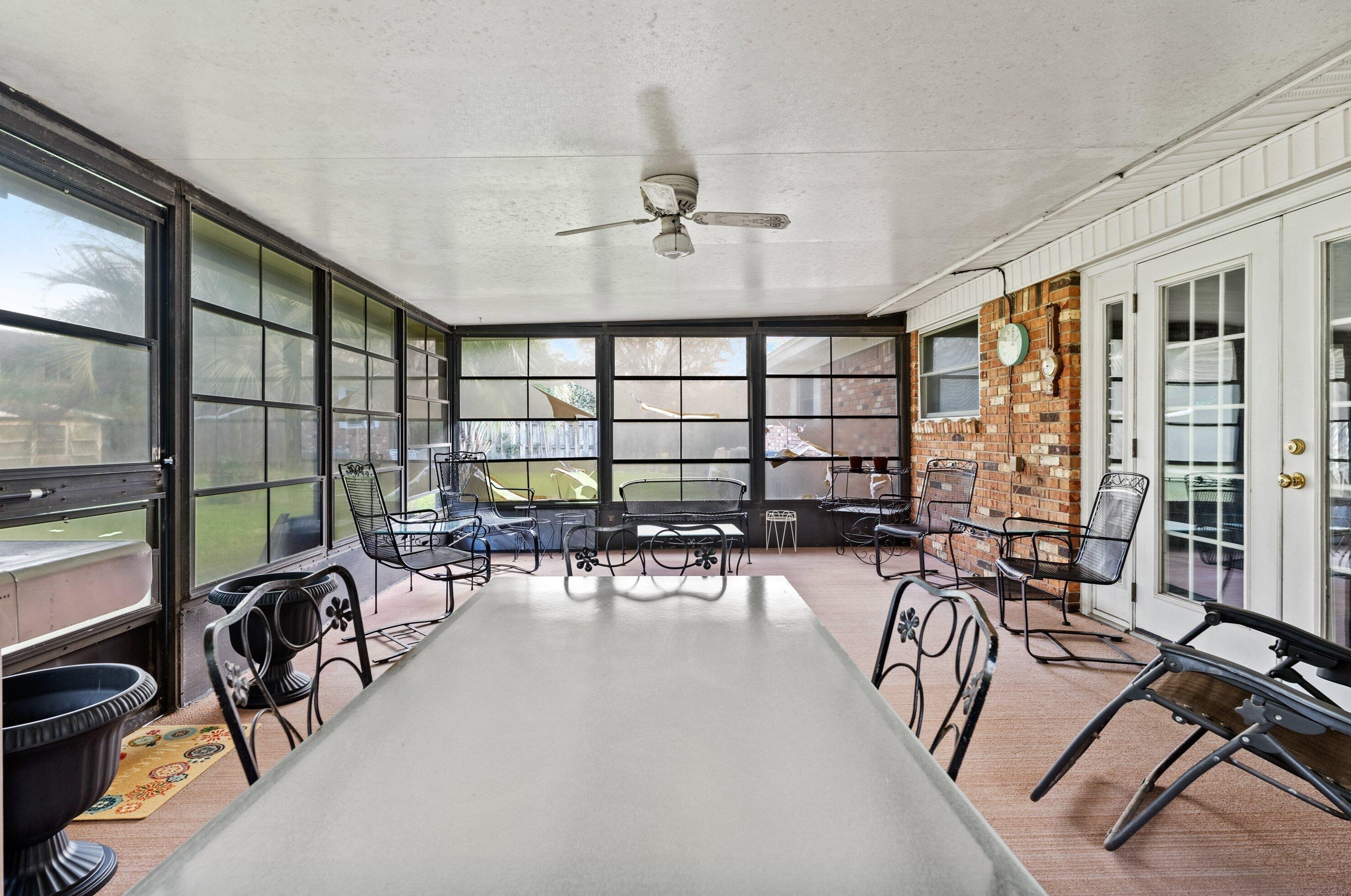 706 Burton Ave, Fort Walton Beach FL  32547-1724 exterior