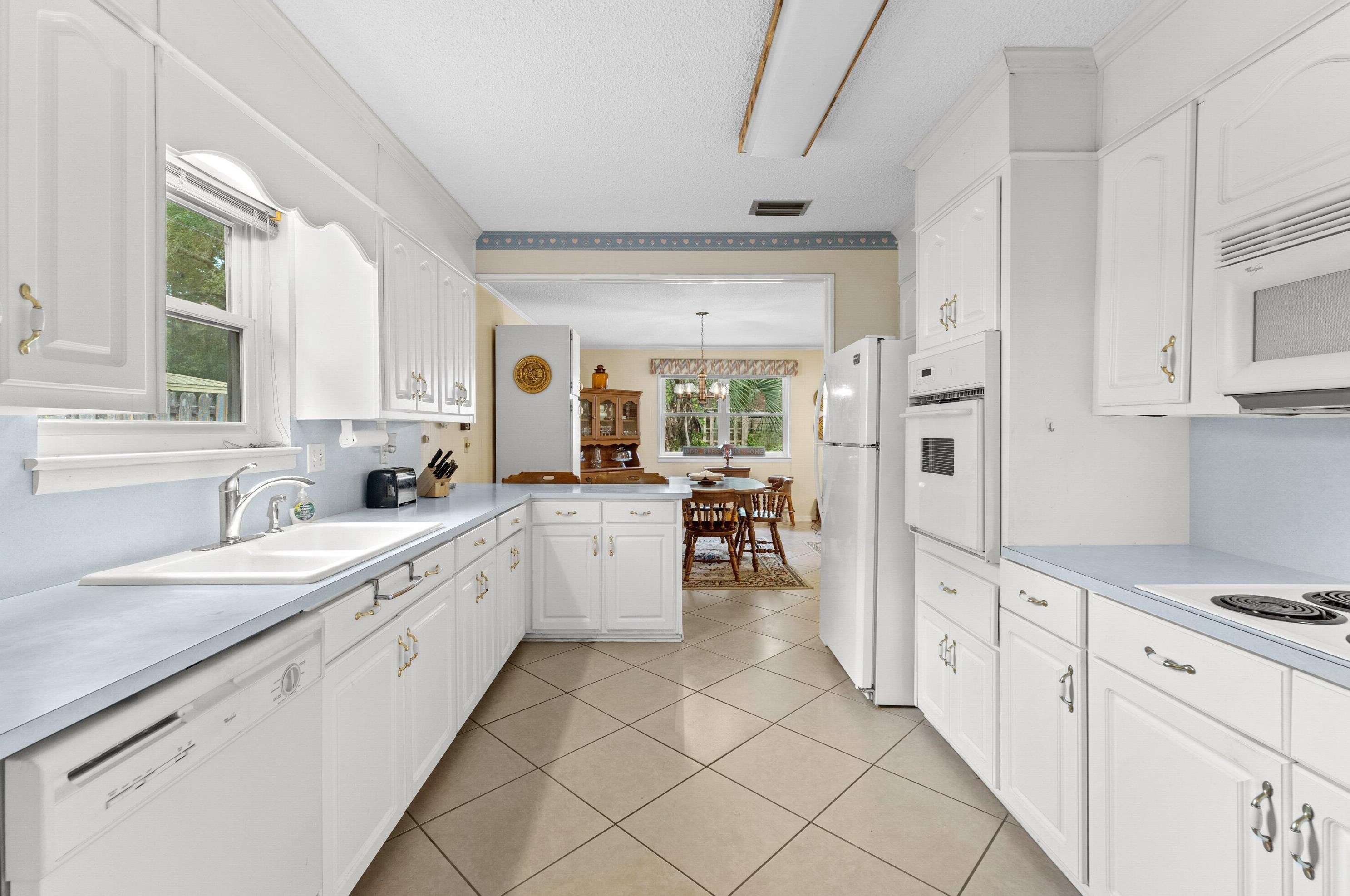 706 Burton Ave, Fort Walton Beach FL  32547-1724 exterior