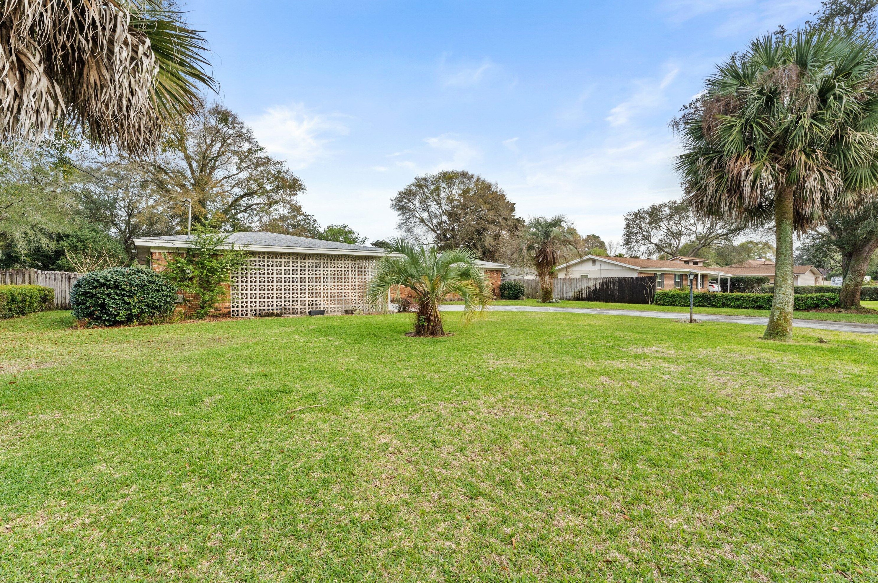 706 Burton Ave, Fort Walton Beach FL  32547-1724 exterior