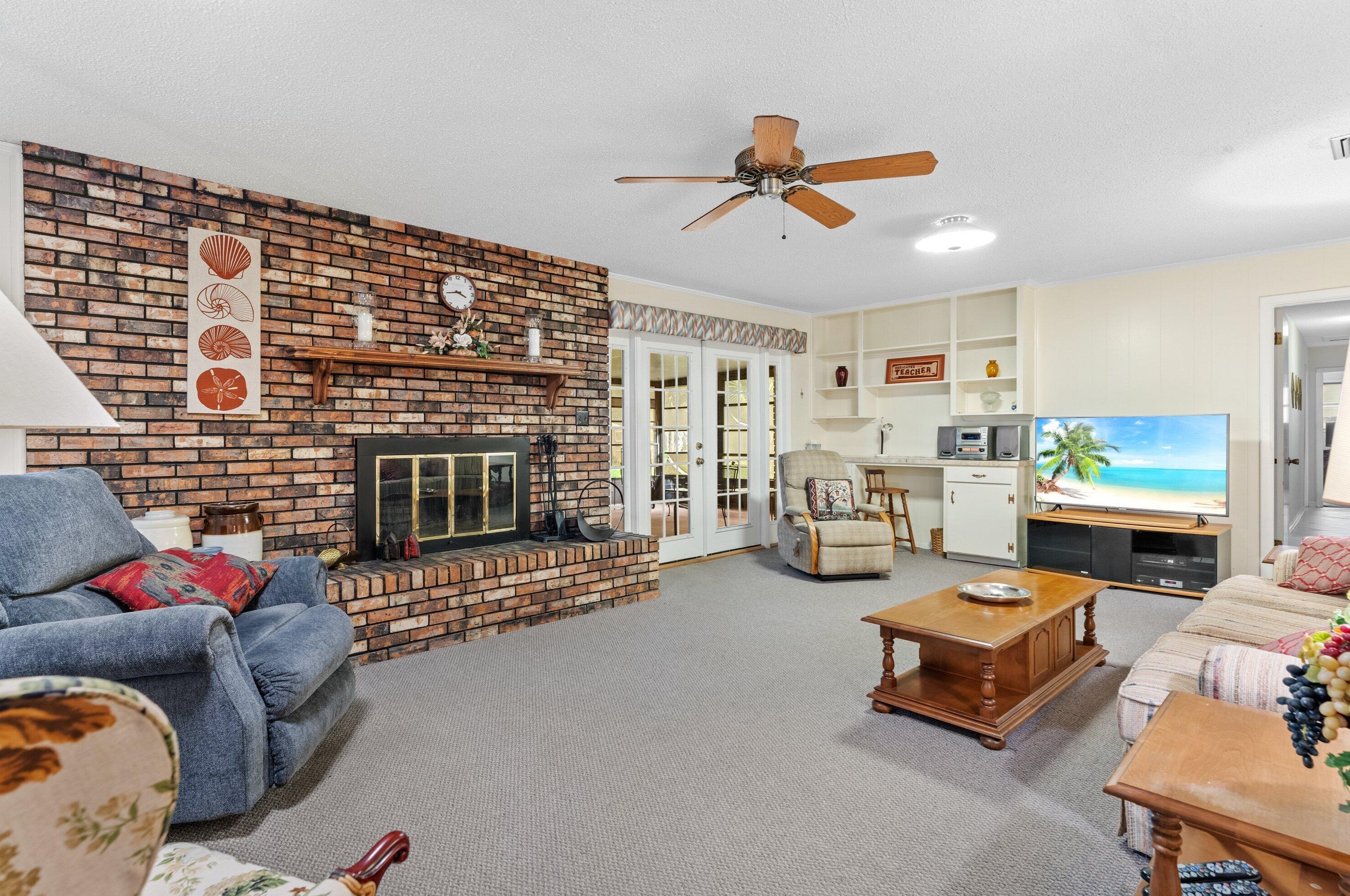 706 Burton Ave, Fort Walton Beach FL  32547-1724 exterior