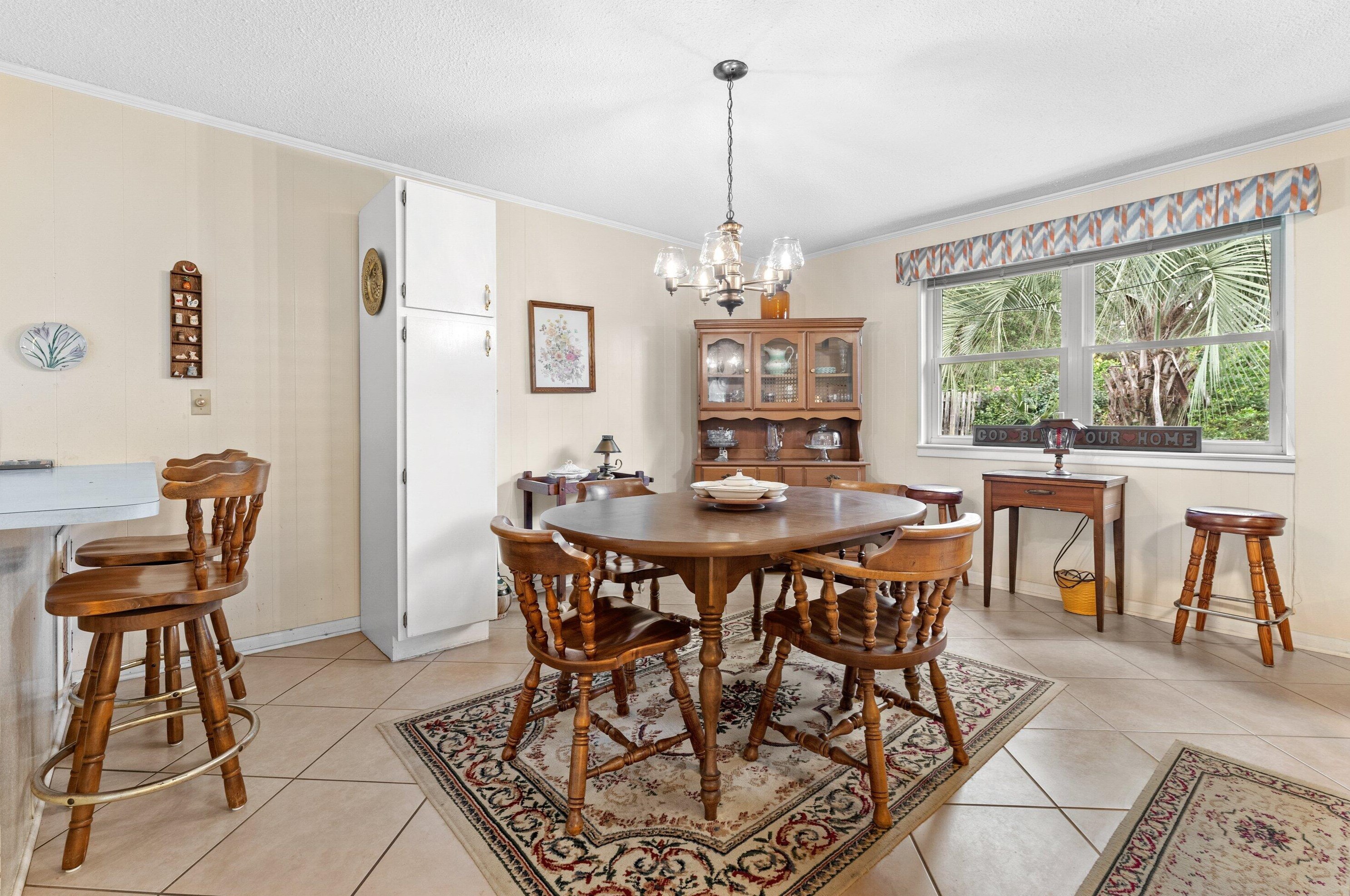 706 Burton Ave, Fort Walton Beach FL  32547-1724 exterior