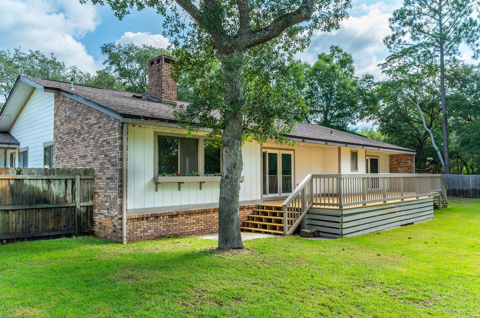 917 Lido Cir, Niceville FL  32578-4404 exterior