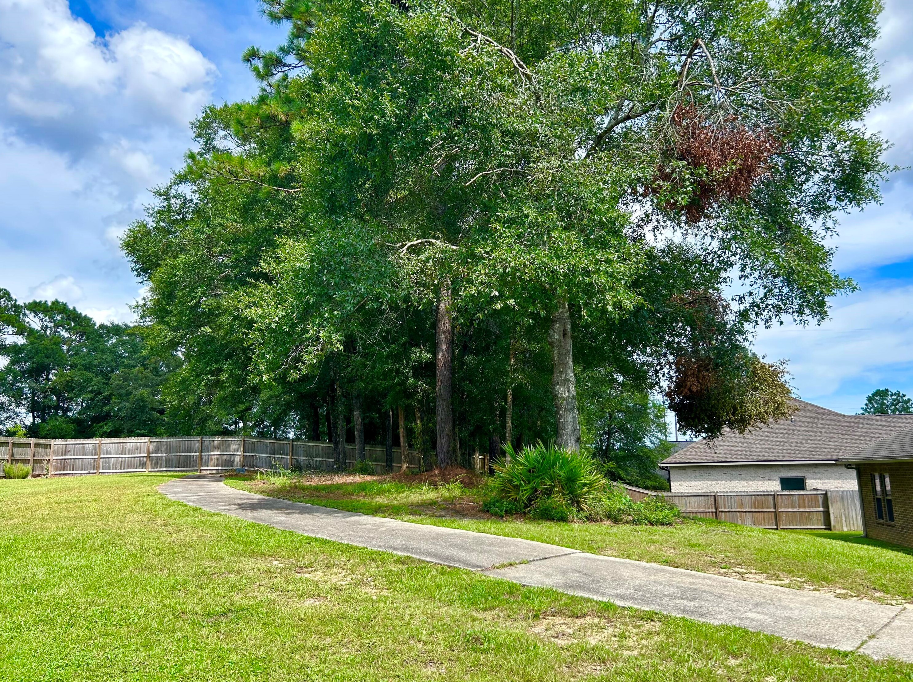 420 Shoal River Dr, Crestview FL  32539-8372 exterior