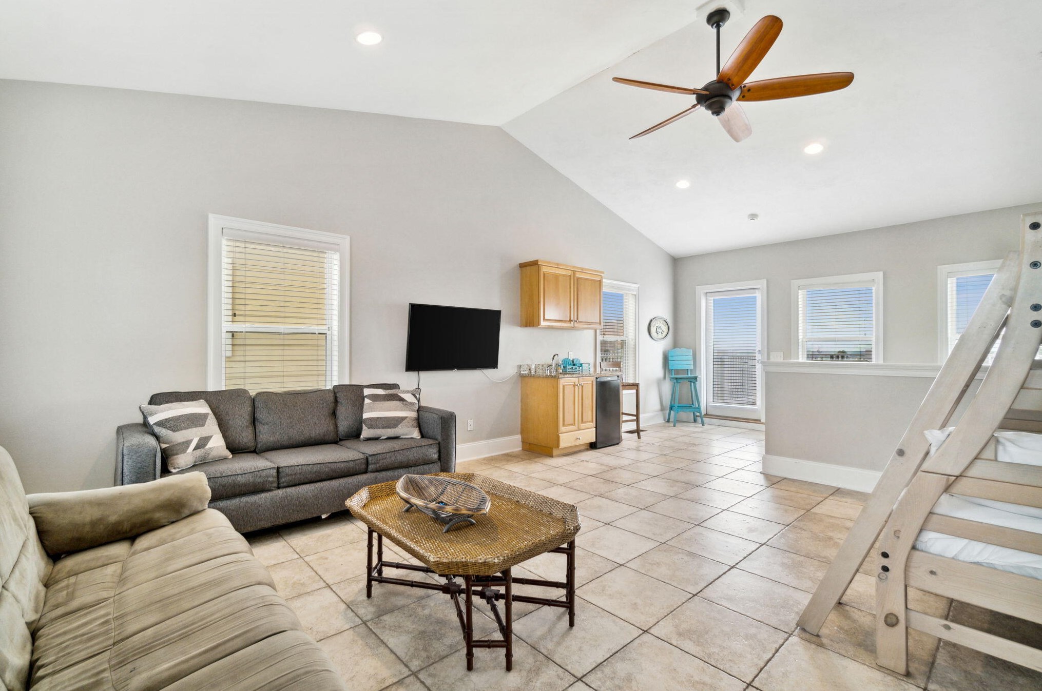 7420 Thomas Dr, Panama City FL 32408-4001 exterior