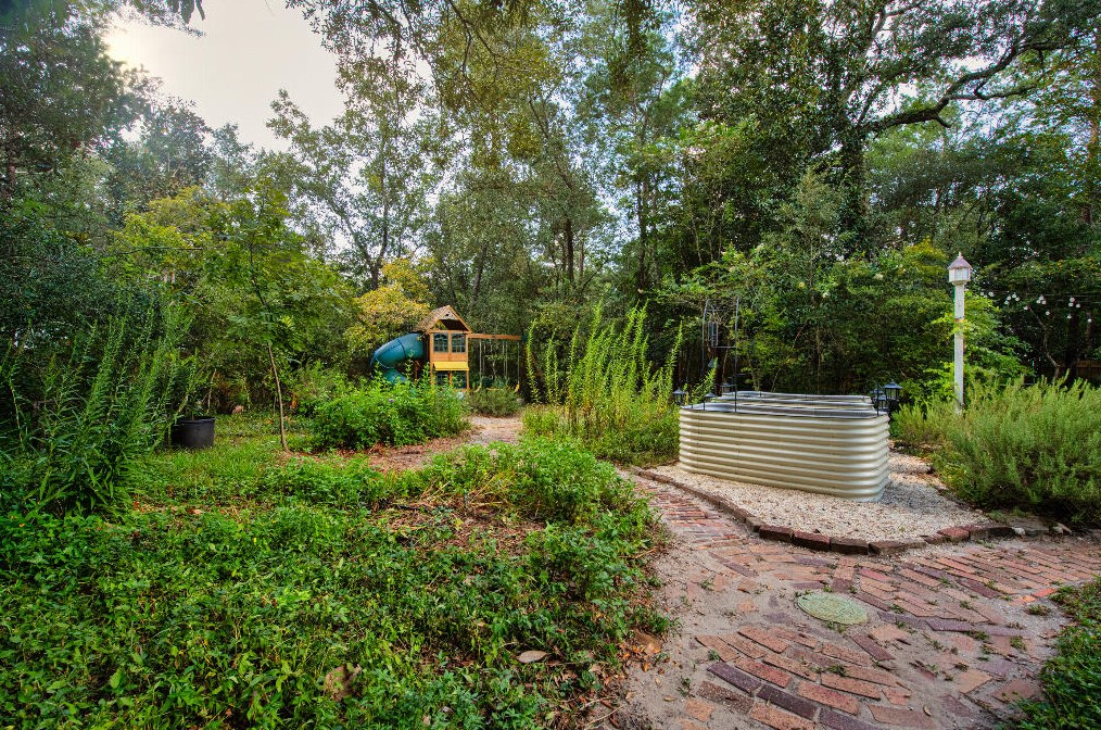 821 Weeden Island Dr, Niceville FL  32578-3724 exterior