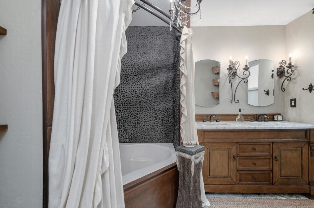 821 Weeden Island Dr, Niceville FL  32578-3724 exterior