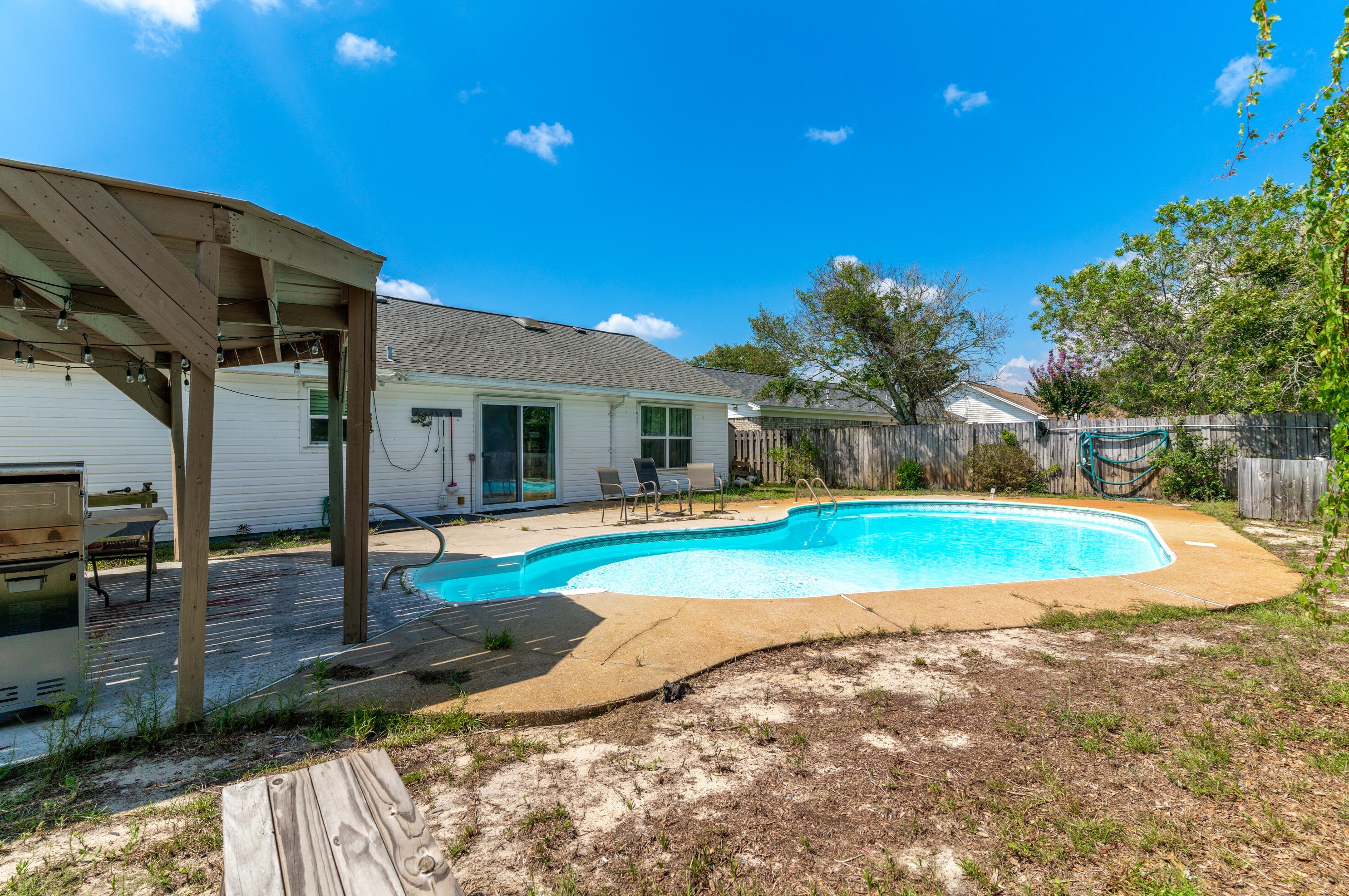 1039 Blvd De Ln Parisienne, Mary Esther FL  32569-2312 exterior