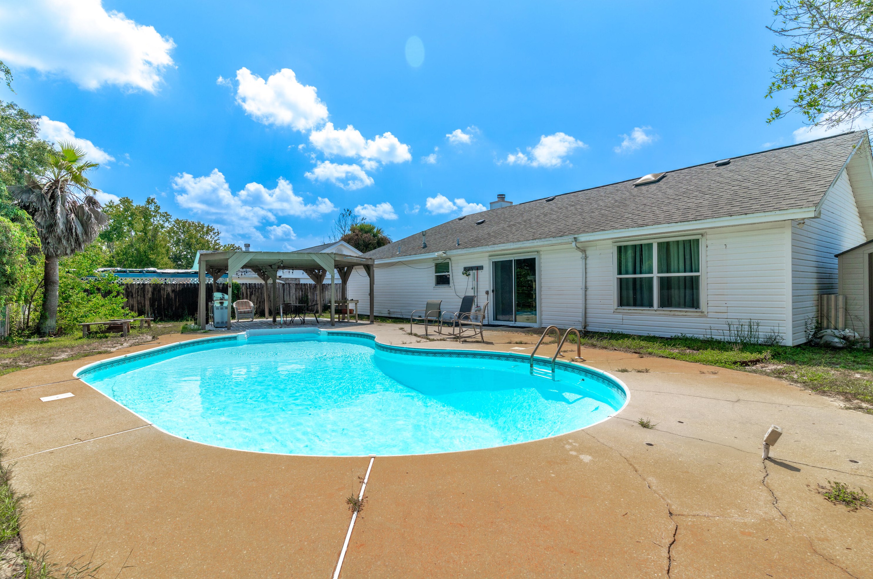 1039 Blvd De Ln Parisienne, Mary Esther FL  32569-2312 exterior