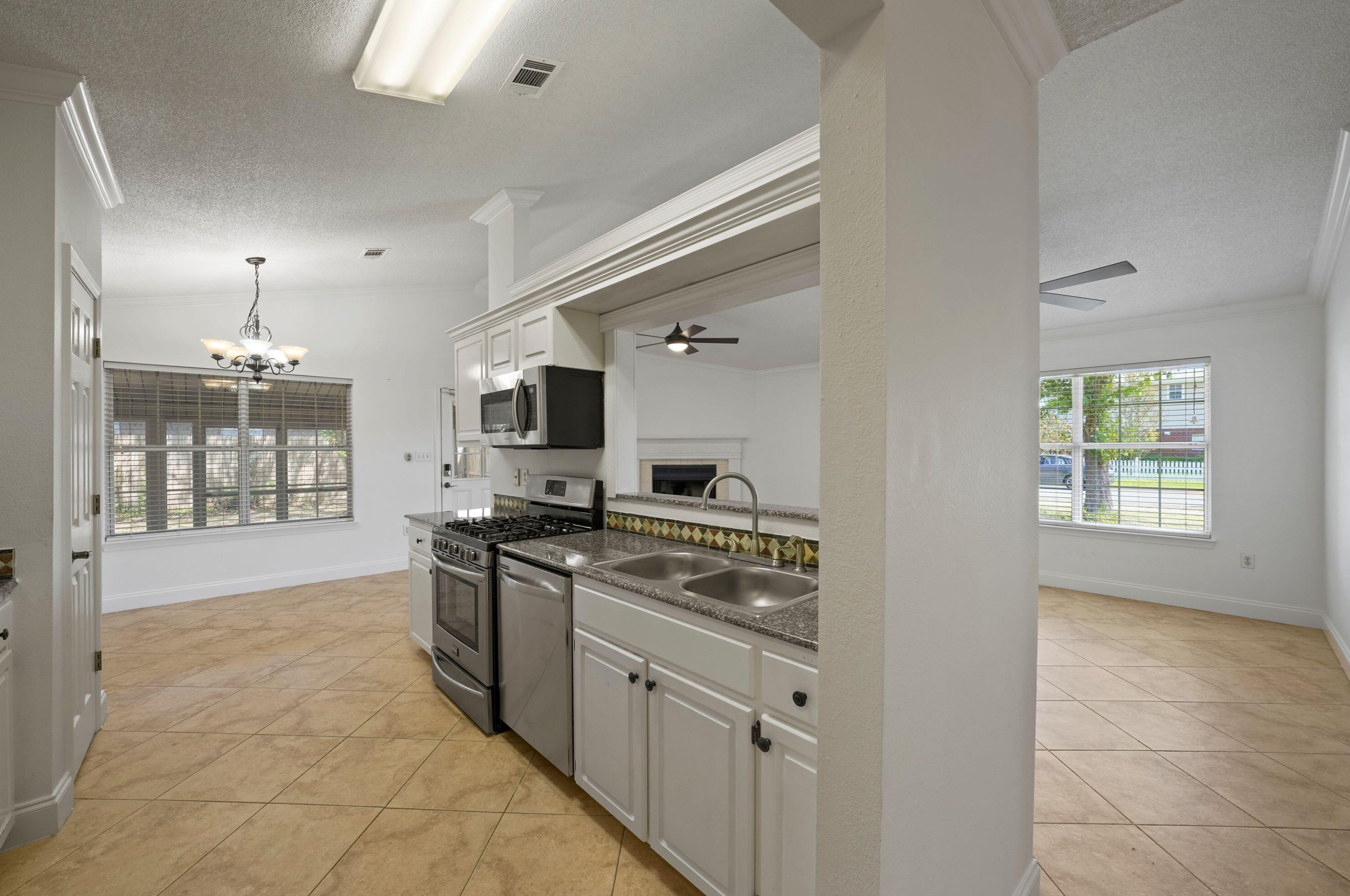 1609 Sutton Pl, Fort Walton Beach FL  32547-4961 exterior