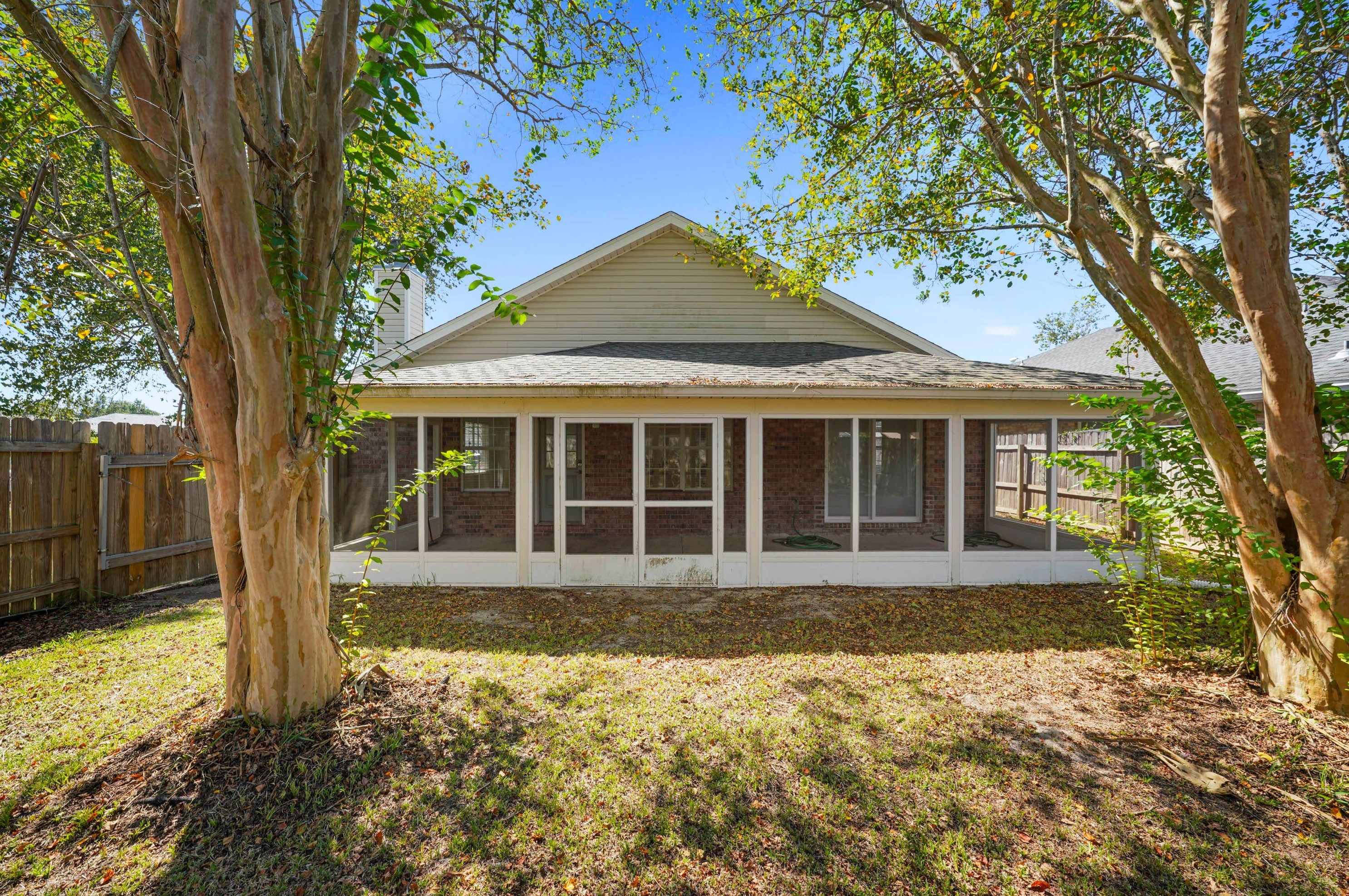 1609 Sutton Pl, Fort Walton Beach FL  32547-4961 exterior