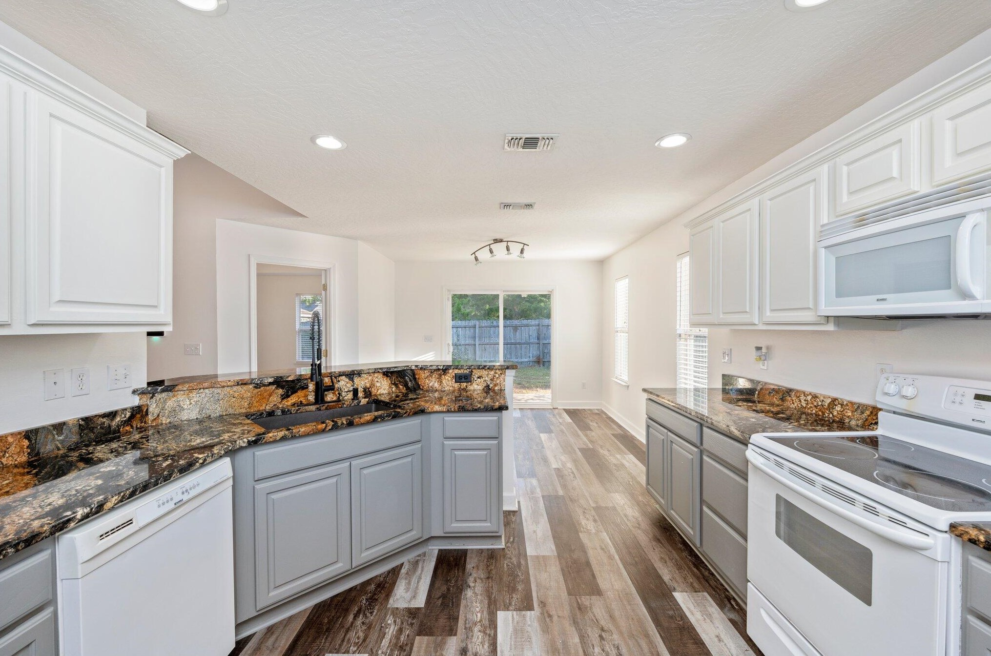 215 Stephen Ave, Mary Esther FL  32569-1345 exterior