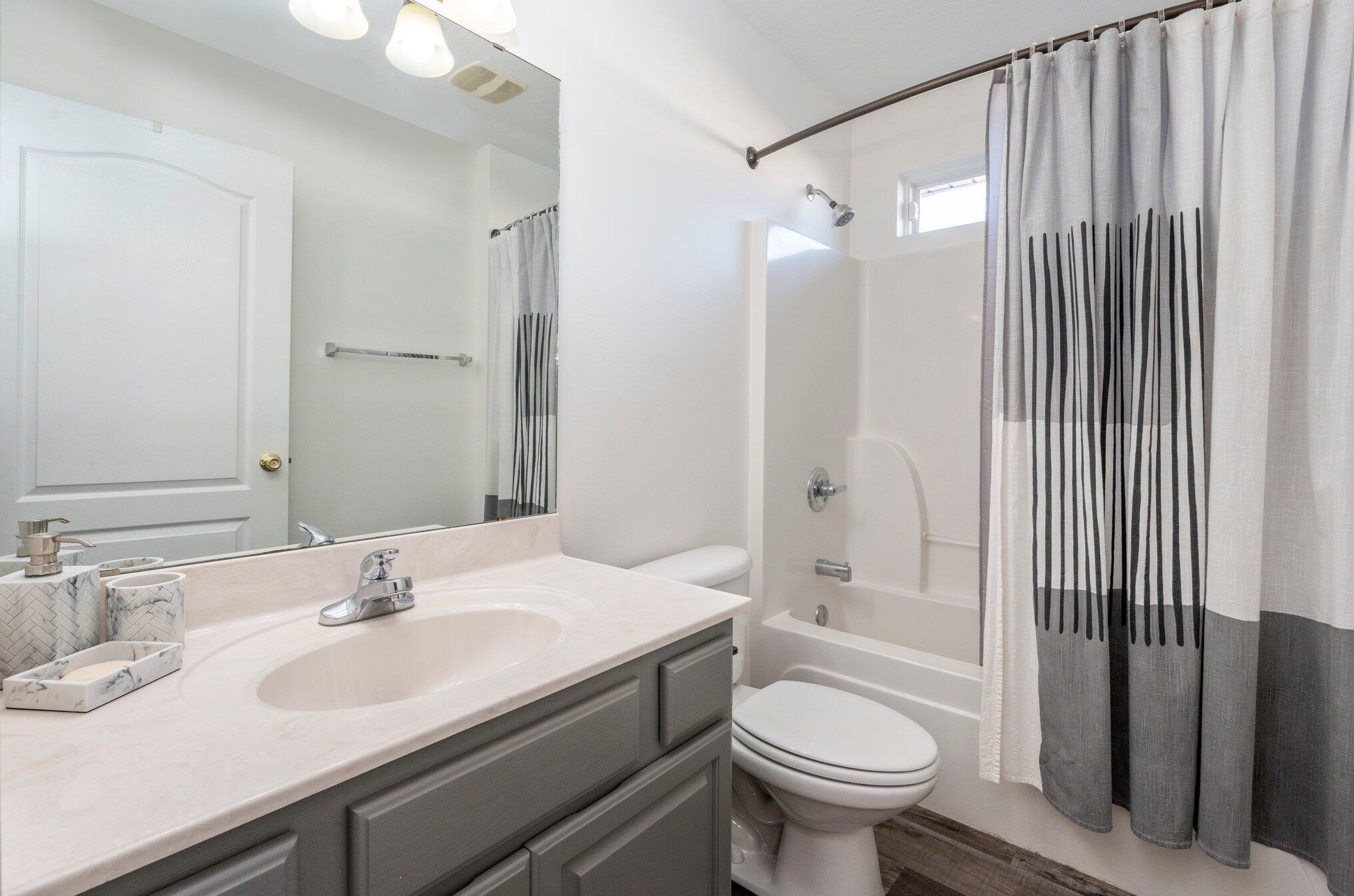 215 Stephen Ave, Mary Esther FL  32569-1345 exterior