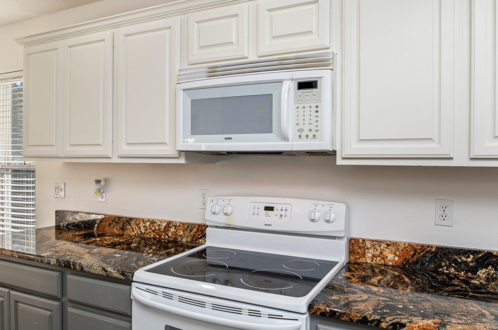 215 Stephen Ave, Mary Esther FL  32569-1345 exterior
