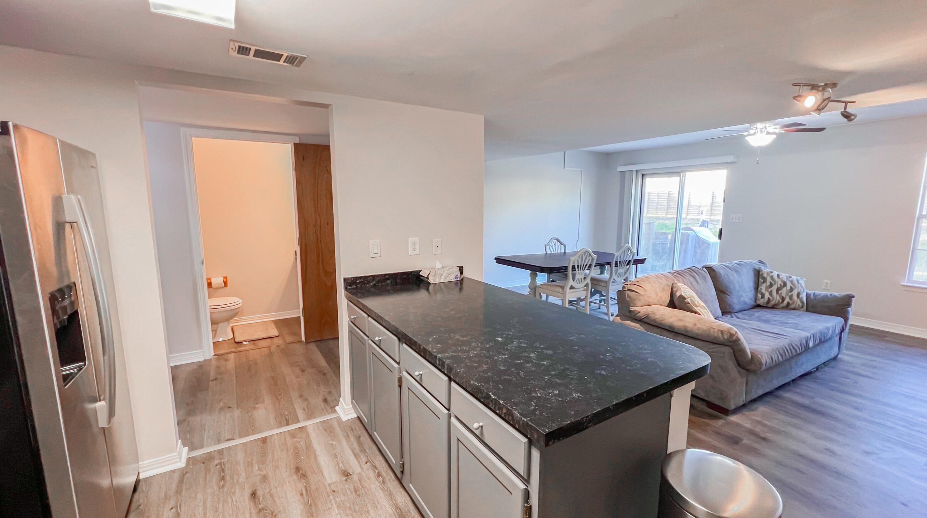 1821 Whispering Oaks Ln, Fort Walton Beach FL  32547-7063 exterior