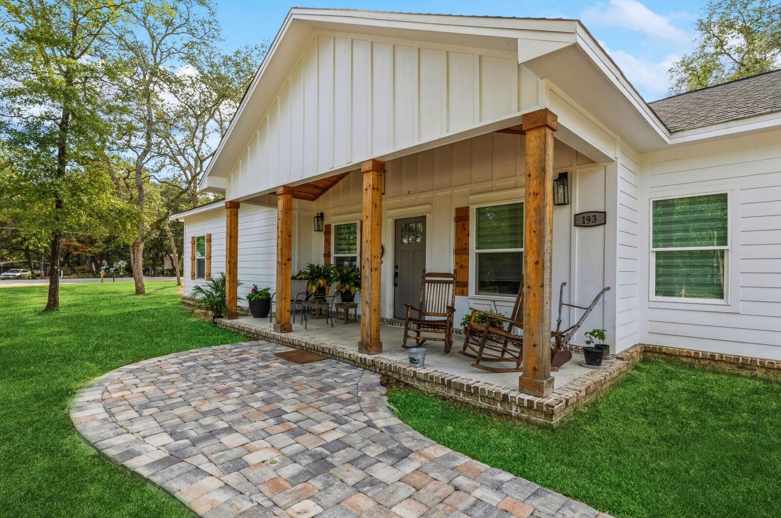 193 Michaelmas Cir, Defuniak Springs, FL 32433