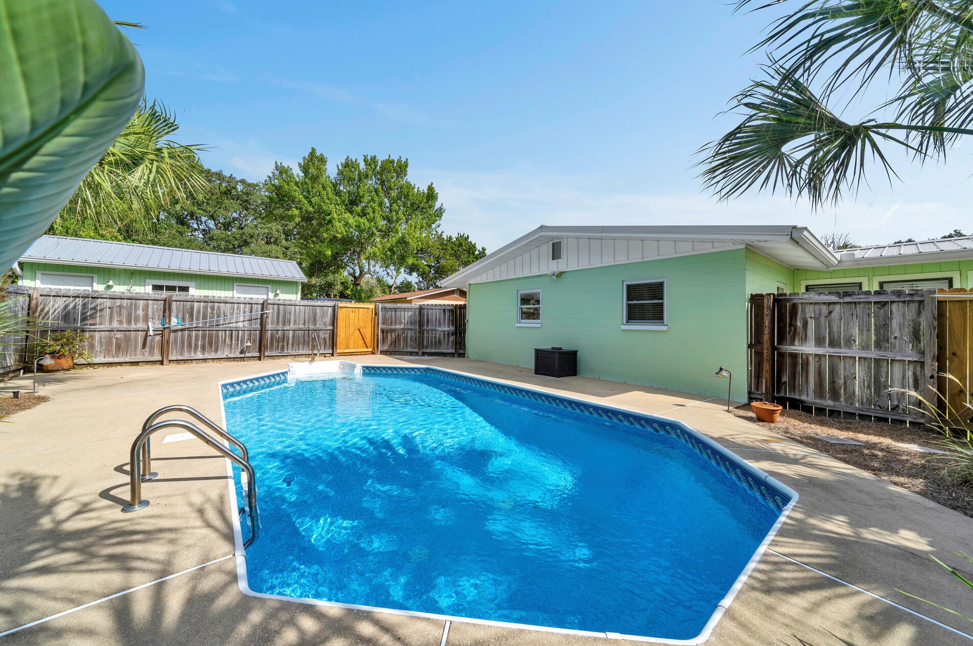 30 Hemlock Dr, Fort Walton Beach FL  32548-4716 exterior