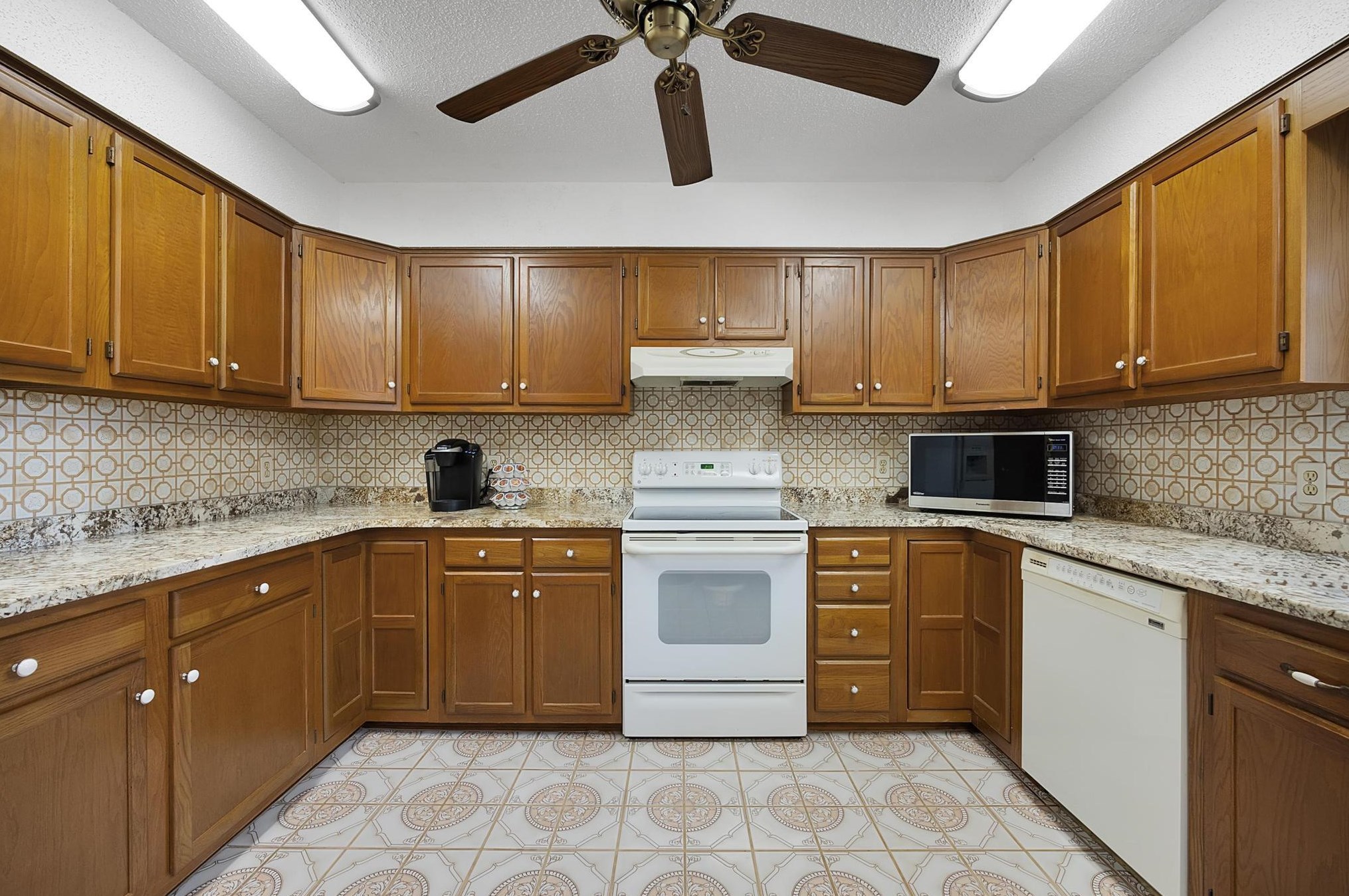 914 Aloma Faye Ln, Fort Walton Beach FL  32547-3320 exterior