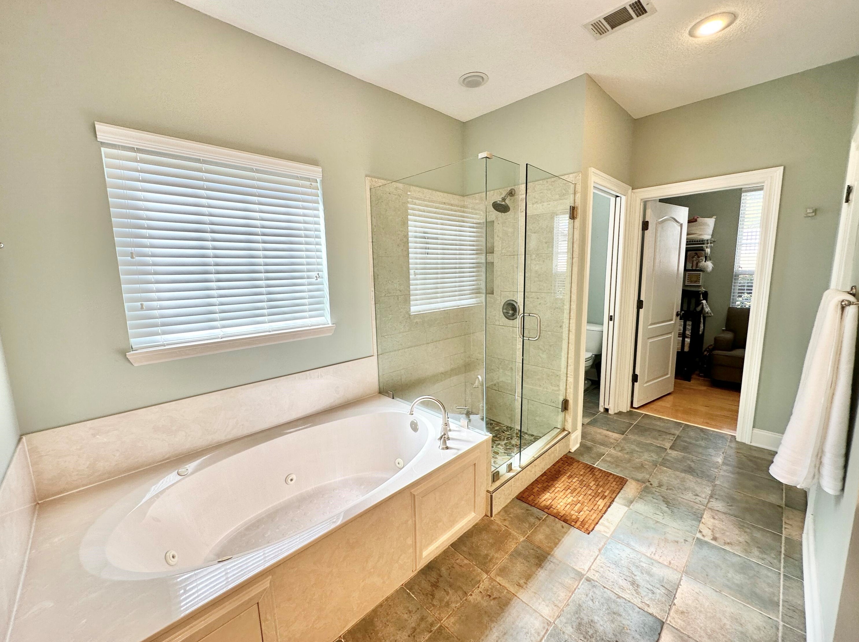 235 Hillside Dr, Niceville FL  32578-2355 exterior