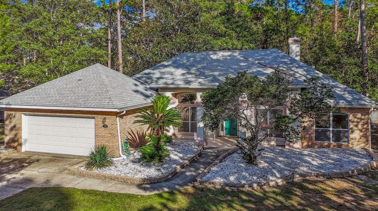 209 Yacht Club Dr, Niceville FL  32578-3720 exterior