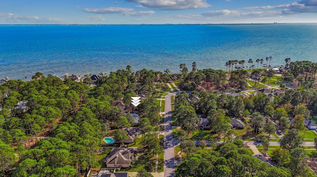 209 Yacht Club Dr, Niceville FL  32578-3720 exterior