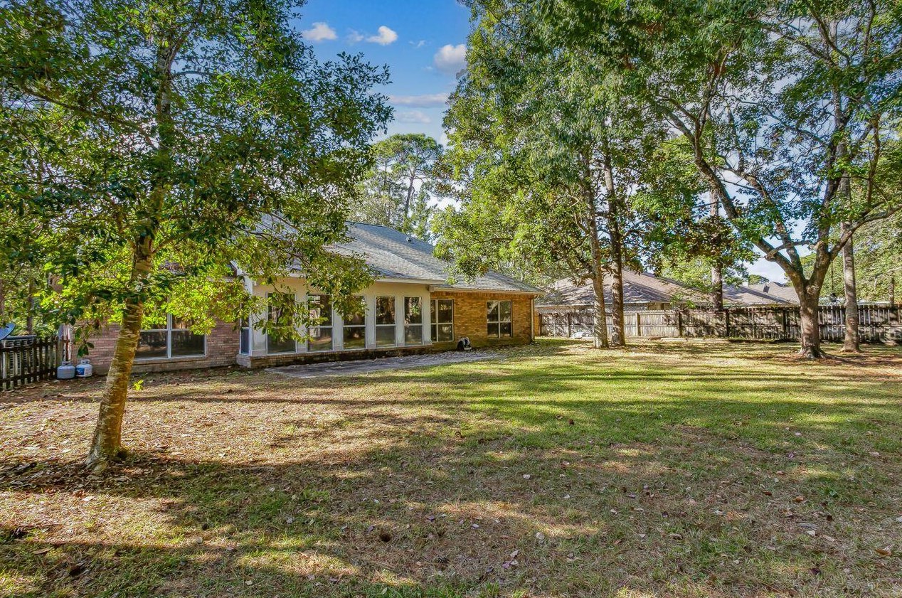 209 Yacht Club Dr, Niceville FL  32578-3720 exterior