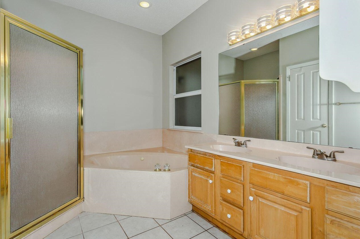 209 Yacht Club Dr, Niceville FL  32578-3720 exterior