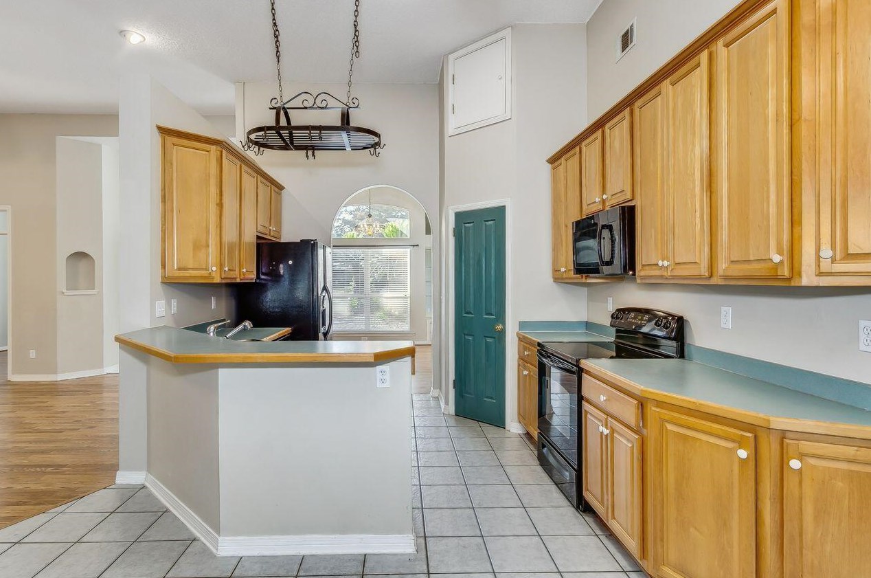 209 Yacht Club Dr, Niceville FL  32578-3720 exterior