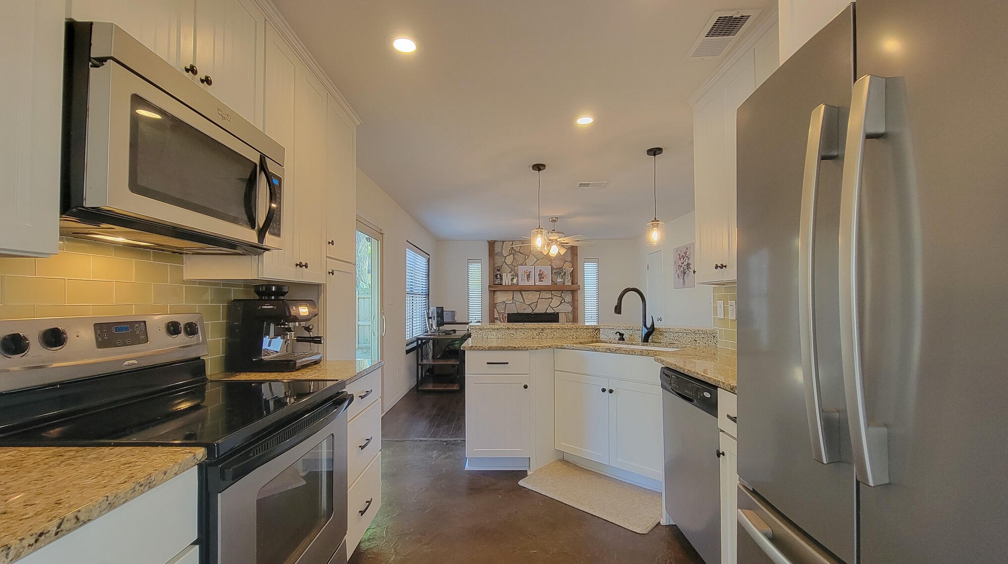 1600 Mariah Way, Fort Walton Beach FL  32547-1189 exterior