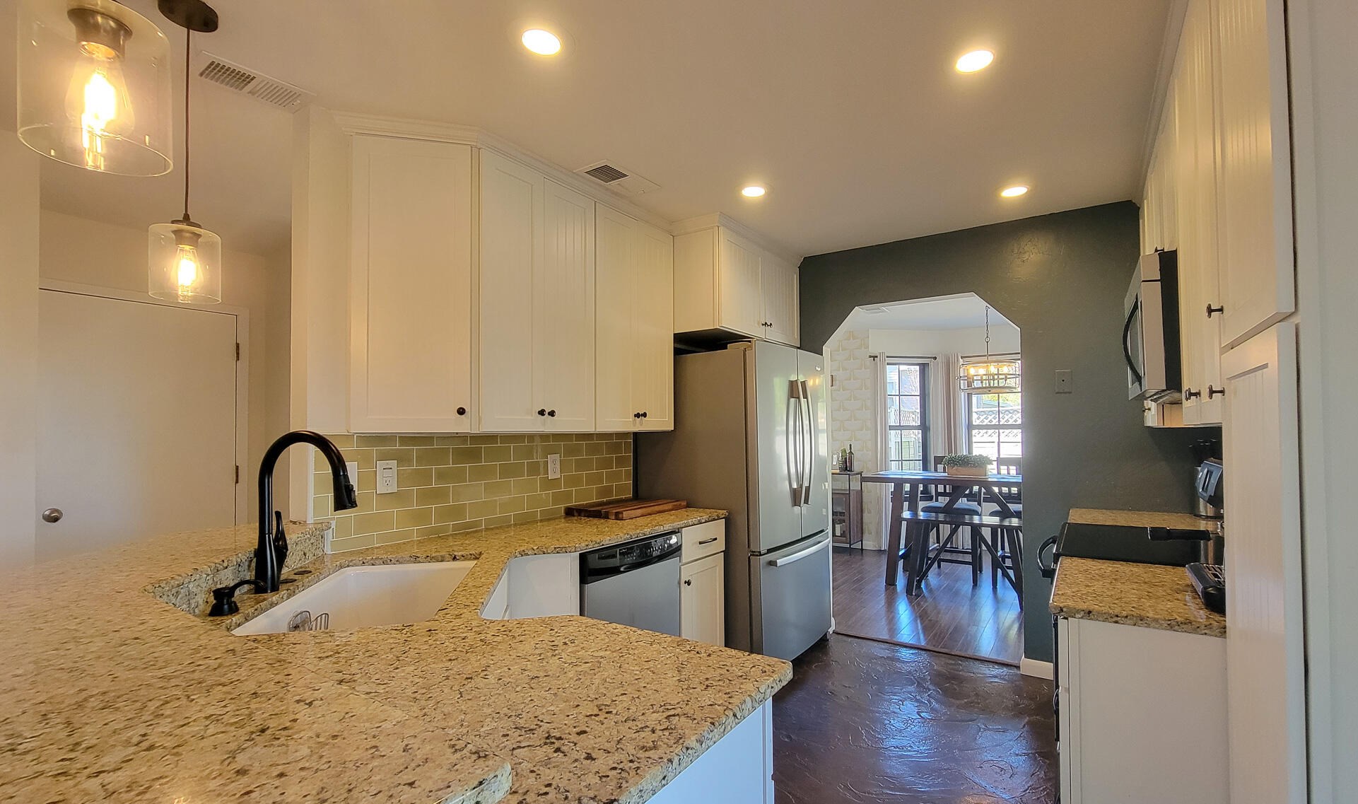 1600 Mariah Way, Fort Walton Beach FL  32547-1189 exterior