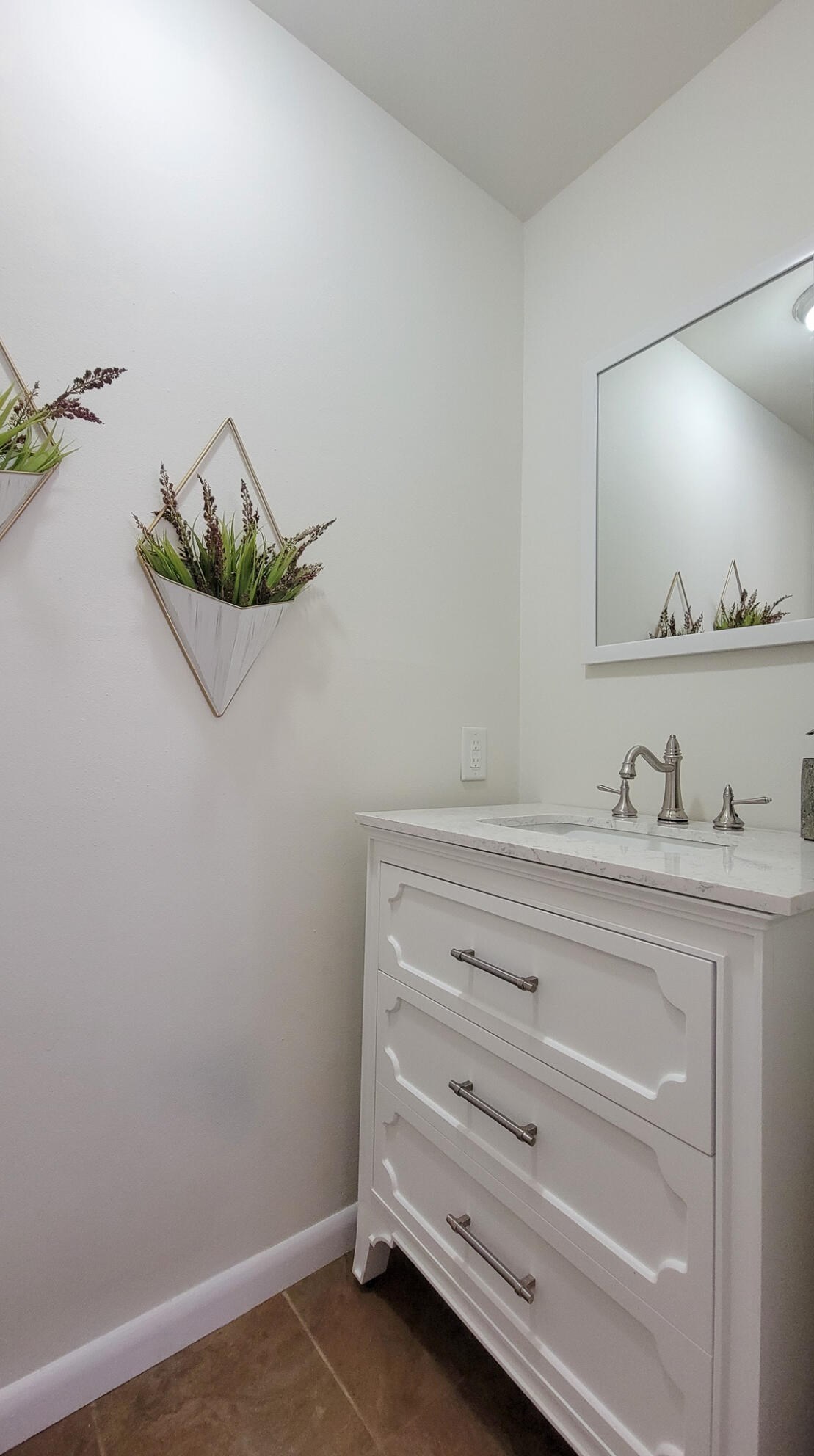 1600 Mariah Way, Fort Walton Beach FL  32547-1189 exterior