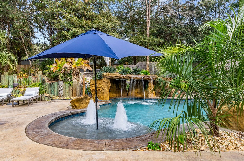 2734 Hugo Ln, Crestview FL  32539-6369 exterior