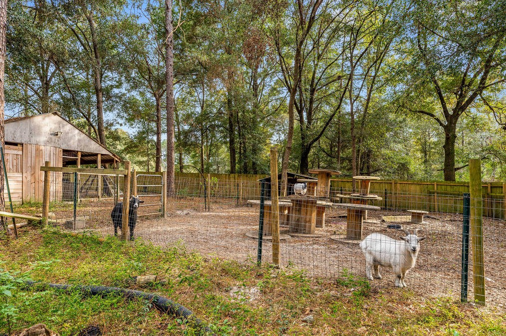 2734 Hugo Ln, Crestview FL  32539-6369 exterior