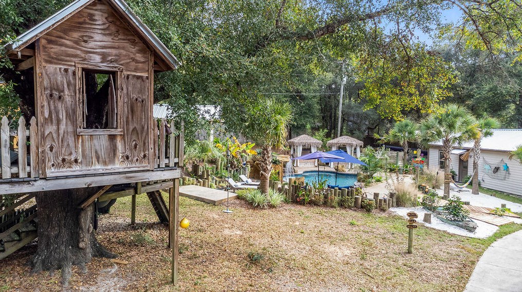 2734 Hugo Ln, Crestview FL  32539-6369 exterior