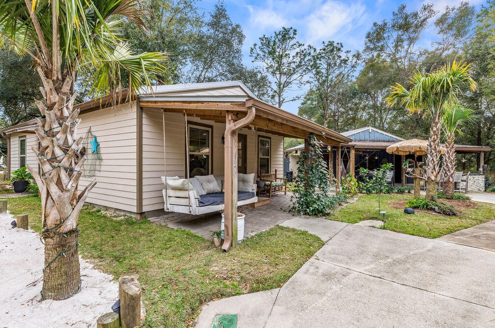 2734 Hugo Ln, Crestview FL  32539-6369 exterior