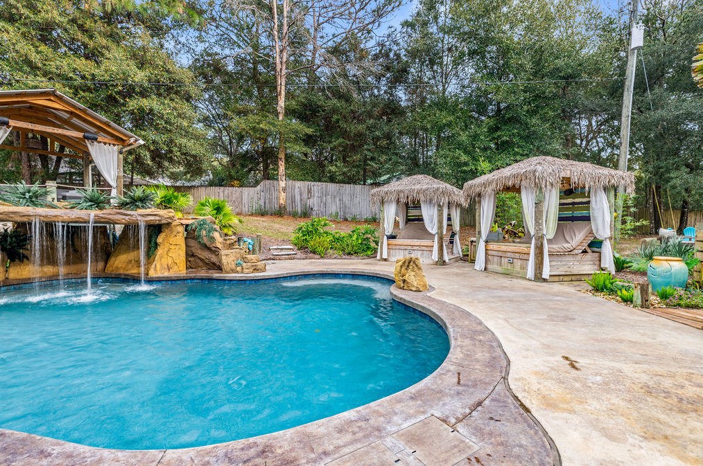 2734 Hugo Ln, Crestview FL  32539-6369 exterior