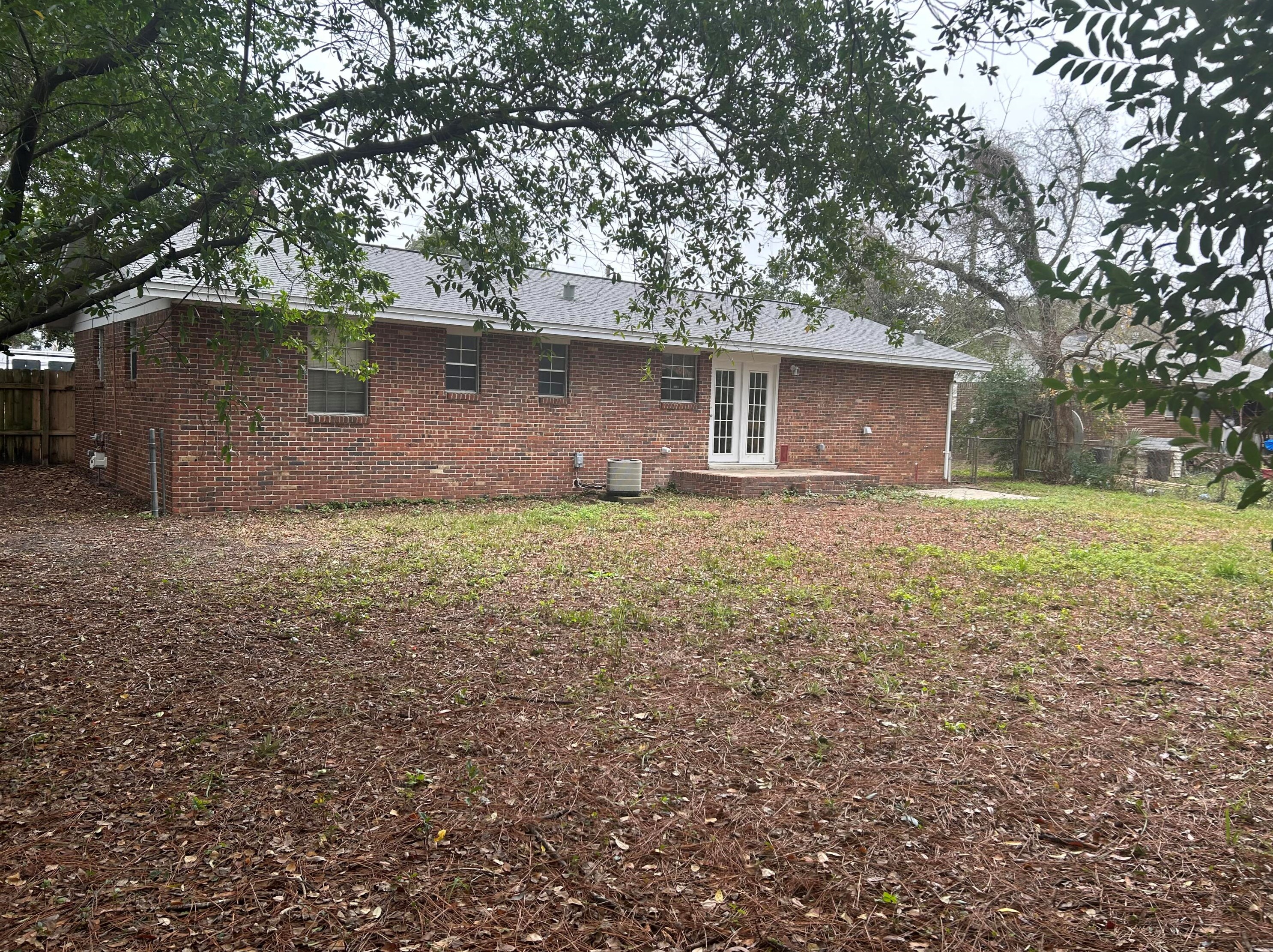 626 Mayflower Ave, Fort Walton Beach FL  32547-3166 exterior