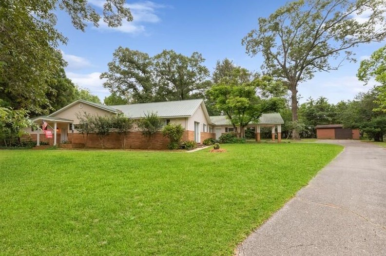 2800 Dogwood Acres, Crestview FL  32536-9399 exterior