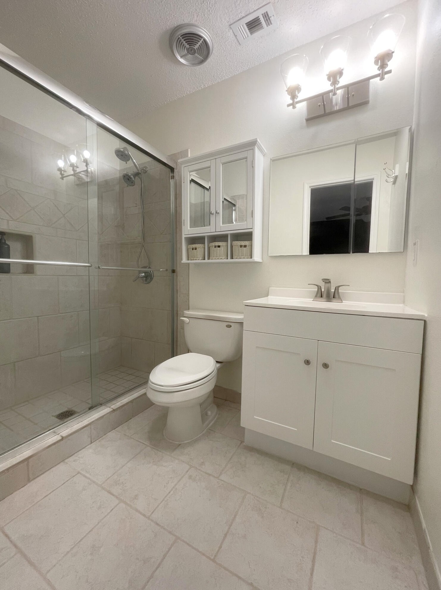 220 Lakeside Ln, Mary Esther FL  32569-1459 exterior