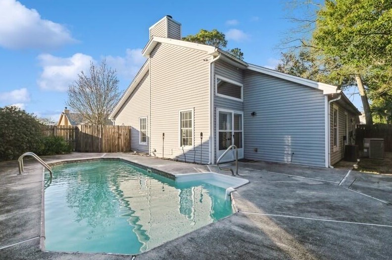 367 Canterbury Cir, Fort Walton Beach FL  32548-4588 exterior