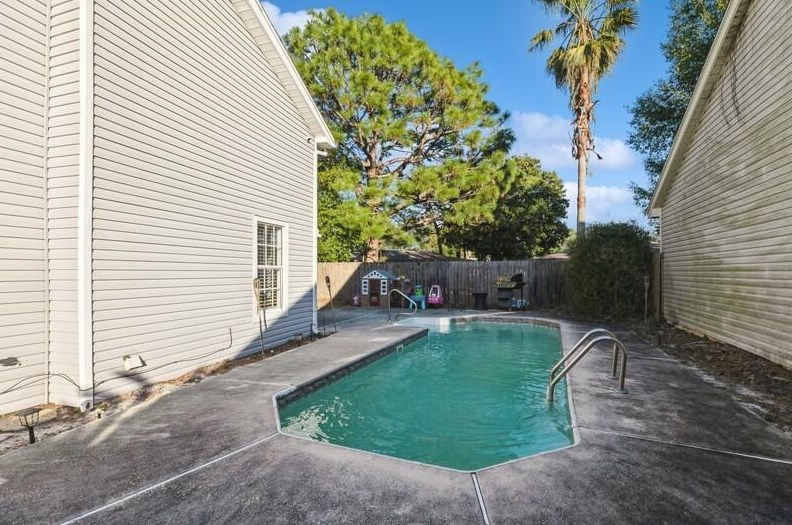 367 Canterbury Cir, Fort Walton Beach FL  32548-4588 exterior