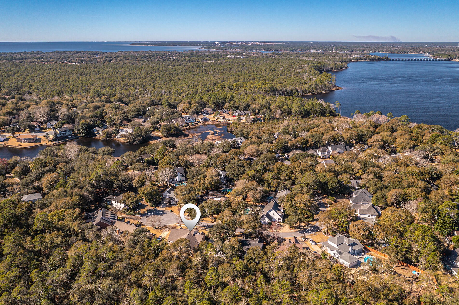 1729 Bolton Village Ln, Niceville FL  32578-8739 exterior