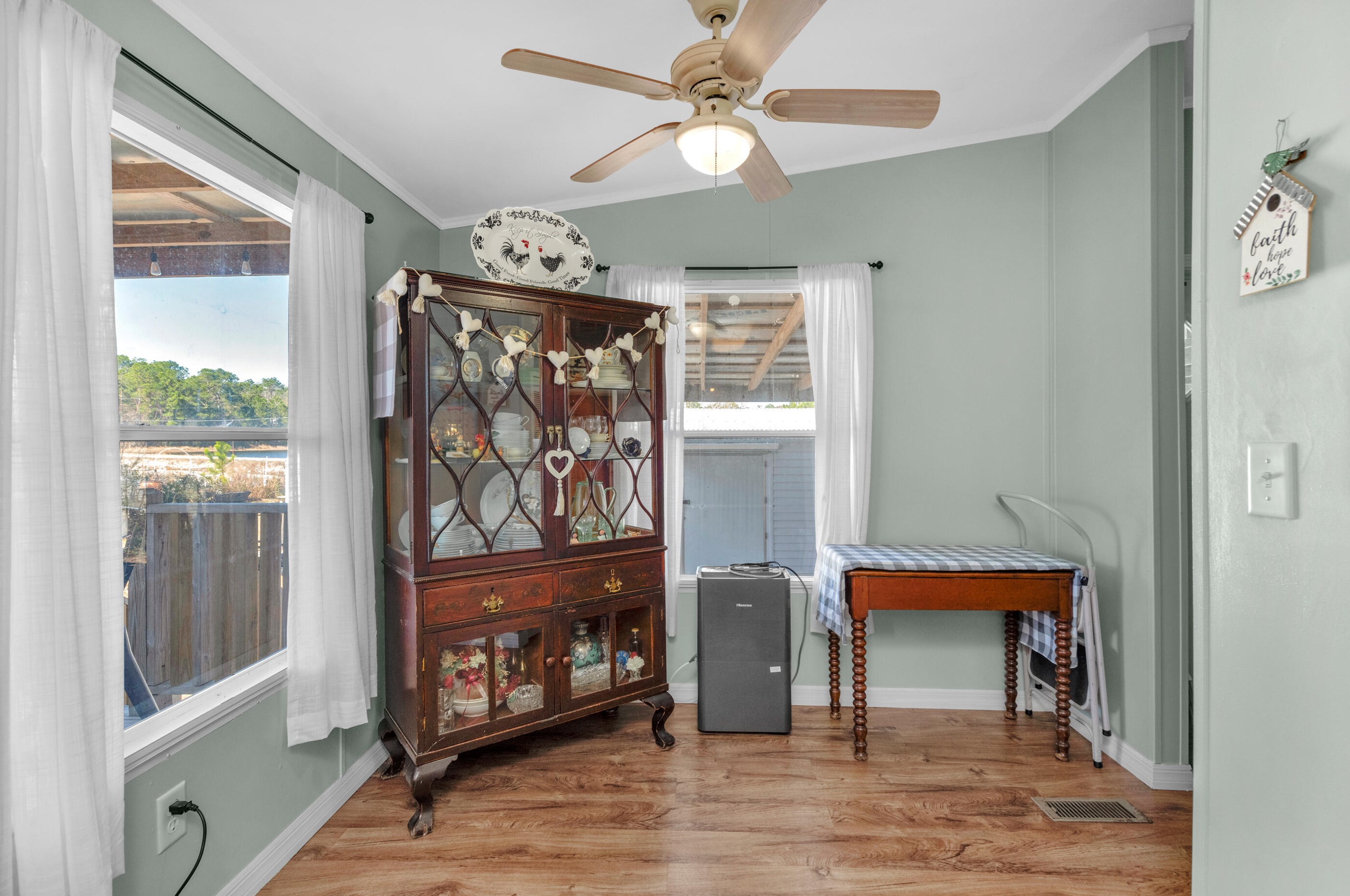 566 Paradise Island Dr, Defuniak Springs FL  32433-7072 exterior