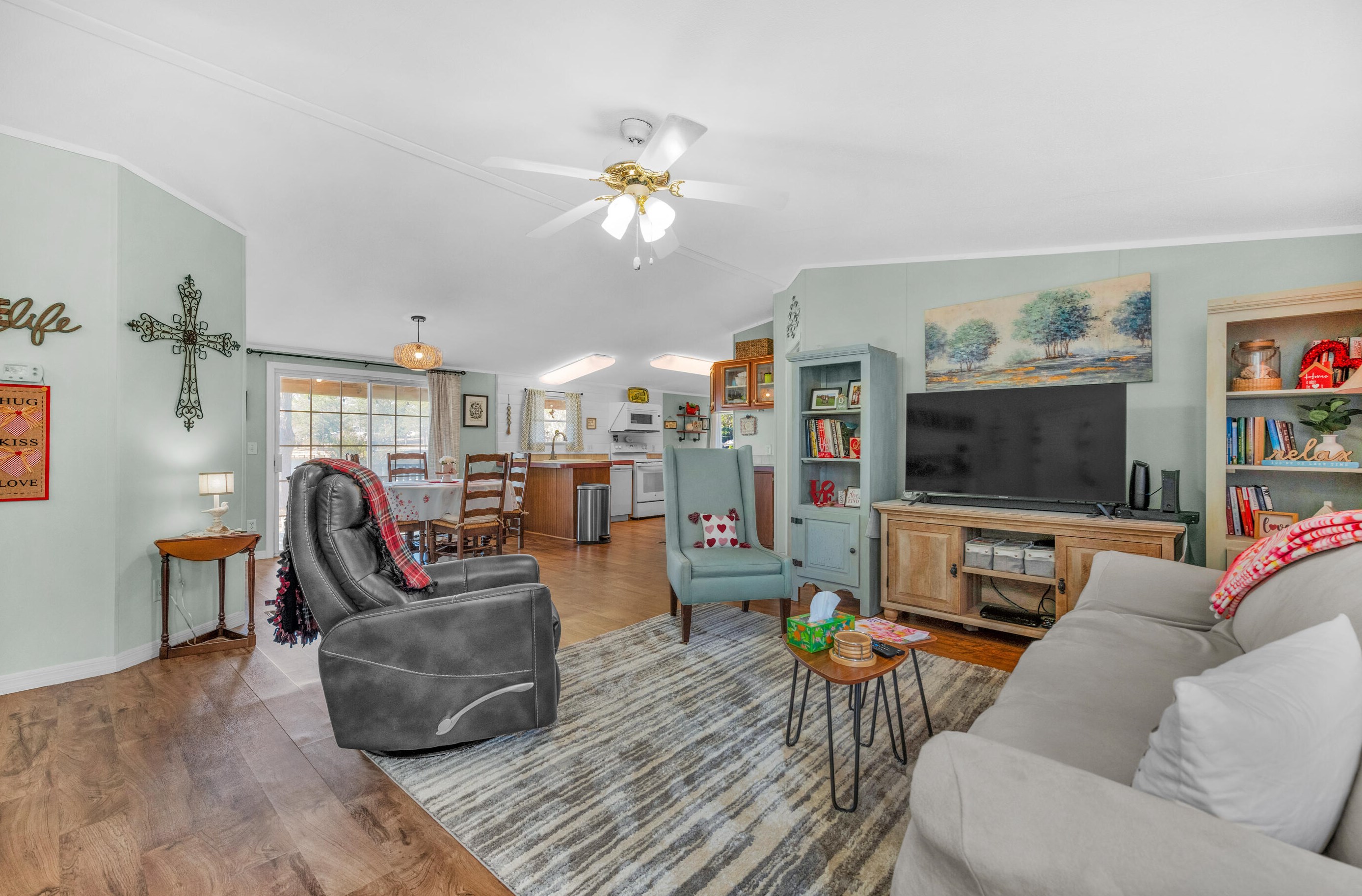 566 Paradise Island Dr, Defuniak Springs FL  32433-7072 exterior