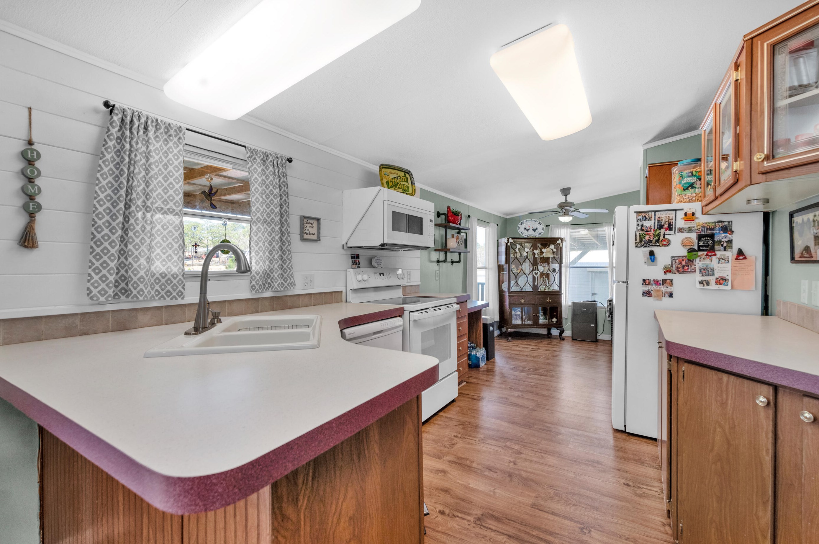 566 Paradise Island Dr, Defuniak Springs FL  32433-7072 exterior