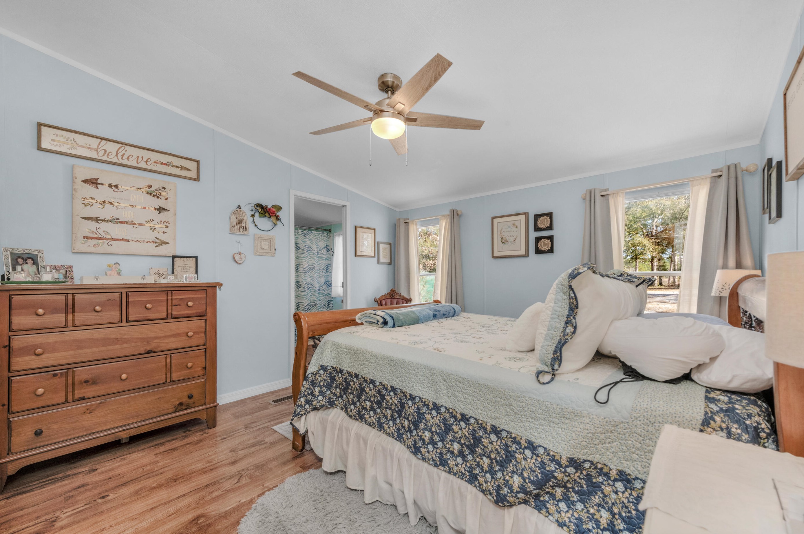 566 Paradise Island Dr, Defuniak Springs FL  32433-7072 exterior